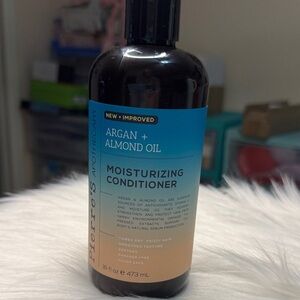 Pierre’s Apothecary Argan + Almond Oil Moisturizing Conditioner